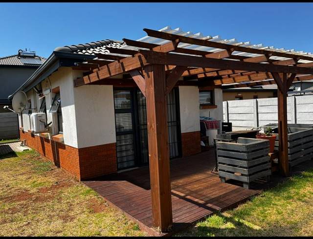 3 BEDROOM COMPLEX FOR SALE IN ALBERTSDAL